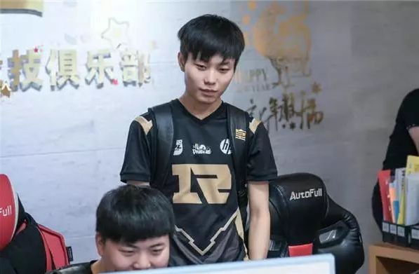 他一番自信 他一番自信