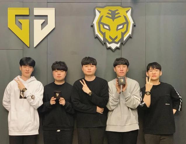 策应做出 策应做出