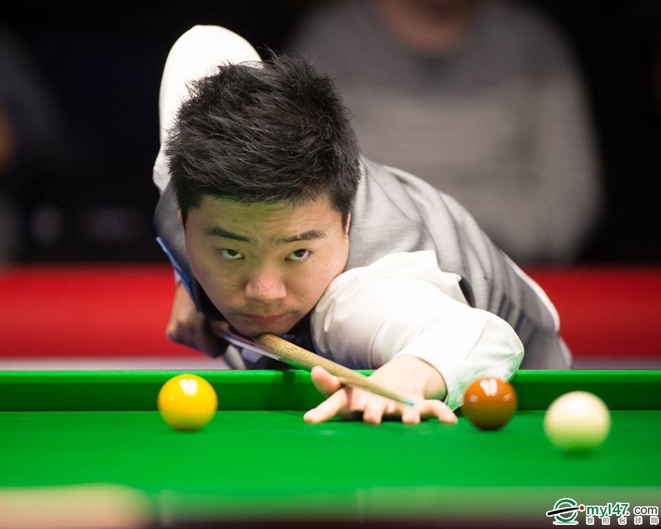 跨过栏杆的 跨过栏杆的